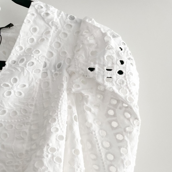 Nwot Open-Back Eyelet Blouse - Picture 7 of 12